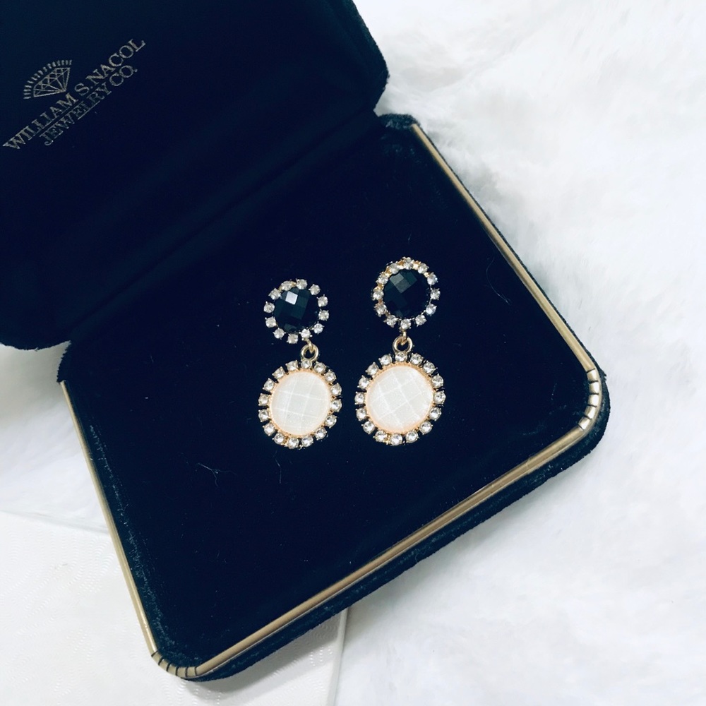 💕🖤Pretty Shiny Pearly Black•White•Gold Earrings - Picture 4 of 8